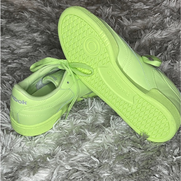 Limited Edition Aritzia x Reebok Lime green sneakers - Picture 3 of 4